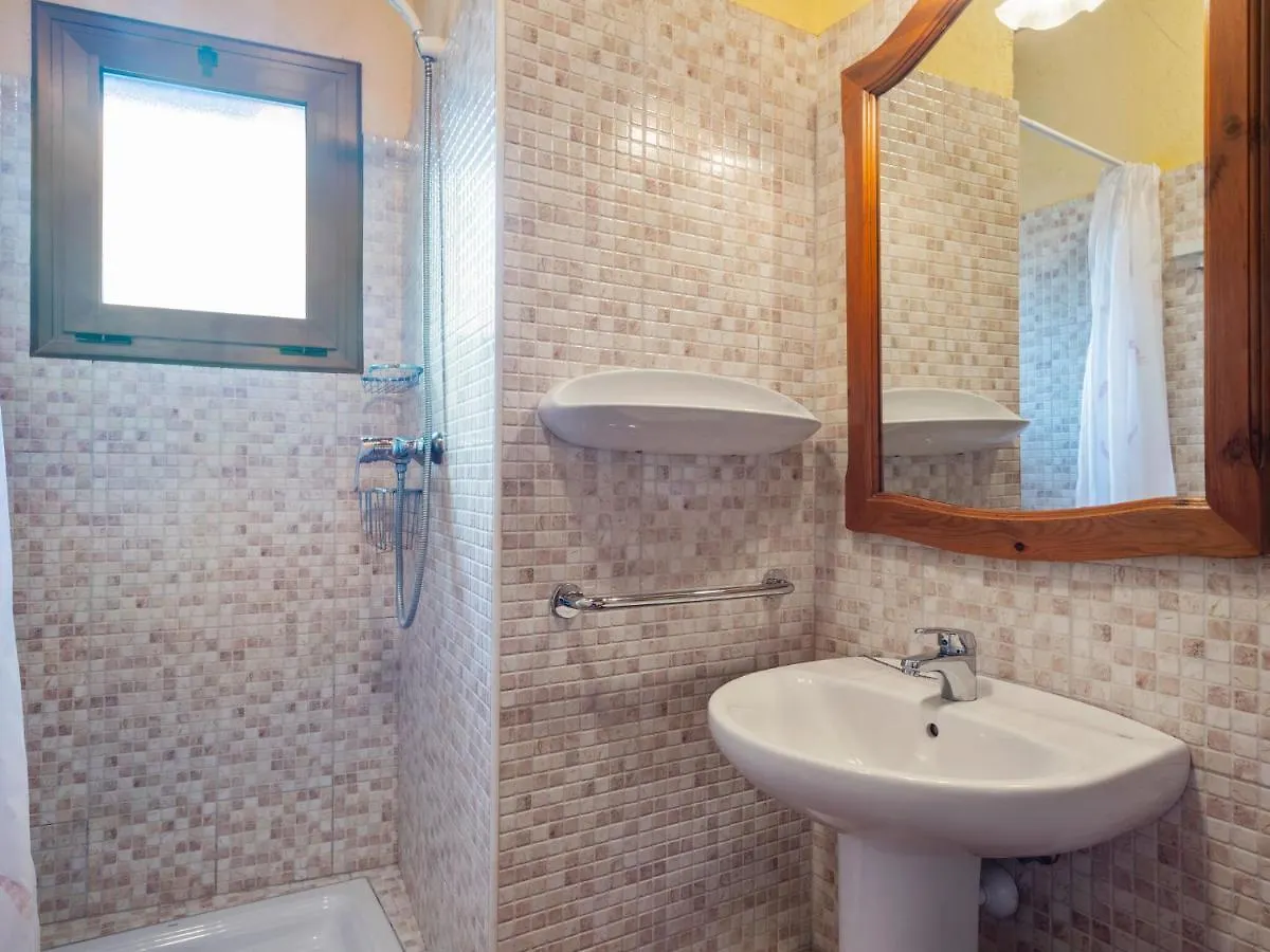 Pleasant Holiday Home In Gerona With Swimming Pool Spanje